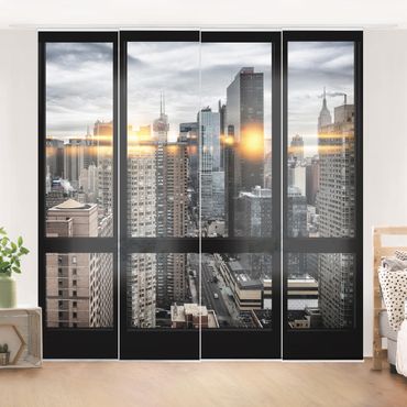 Set de panneaux coulissants - Windows Overlooking New York With Sun Reflection