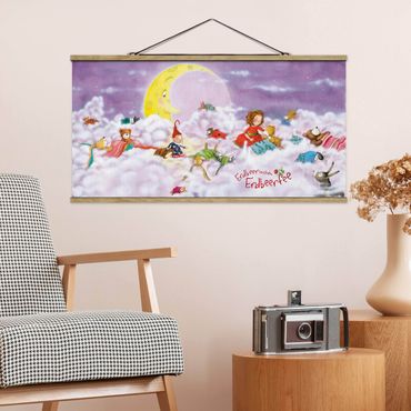 Tableau en tissu avec porte-affiche - Little Strawberry Strawberry Fairy - Above The Clouds