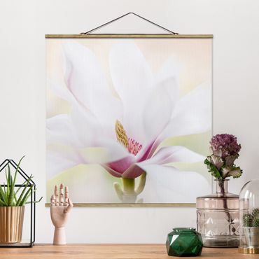 Tableau en tissu avec porte-affiche - Delicate Magnolia Blossom