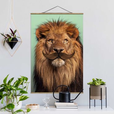 Tableau en tissu avec porte-affiche - Lion With Beard