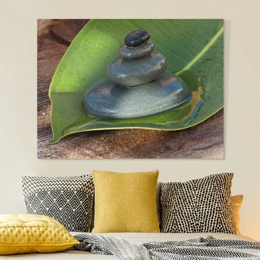 Impression sur toile - Stone Tower On Green Leaf