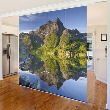 Set de panneaux coulissants - Mountain Landscape With Water Reflection In Norway
