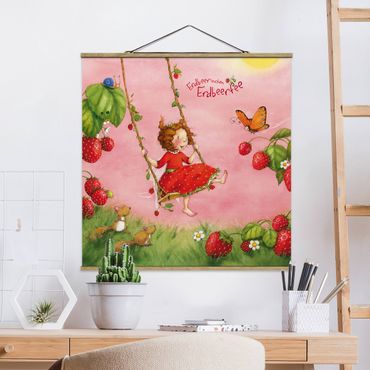 Tableau en tissu avec porte-affiche - Little Strawberry Strawberry Fairy - Tree Swing