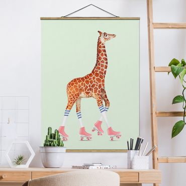 Tableau en tissu avec porte-affiche - Giraffe With Roller Skates