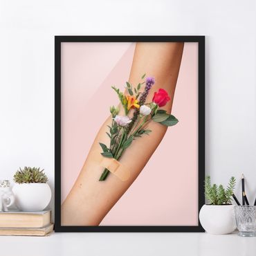 Poster encadré - Arm With Flowers