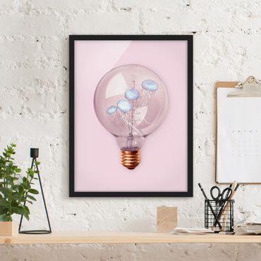 Poster encadré - Light Bulb With Jellyfish