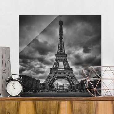 Tableau en verre - Eiffel Tower In Front Of Clouds In Black And White