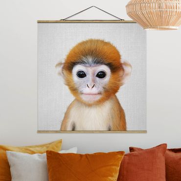 Tableau en tissu avec porte-affiche - Baby Monkey Anton - Carré 1:1