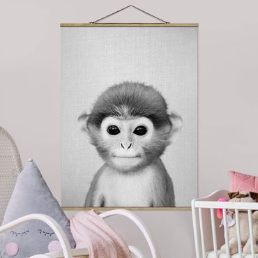 Tableau en tissu avec porte-affiche - Baby Monkey Anton Black And White - Format portrait 3:4