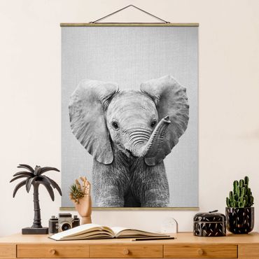 Tableau en tissu avec porte-affiche - Baby Elephant Elsa Black And White - Format portrait 3:4