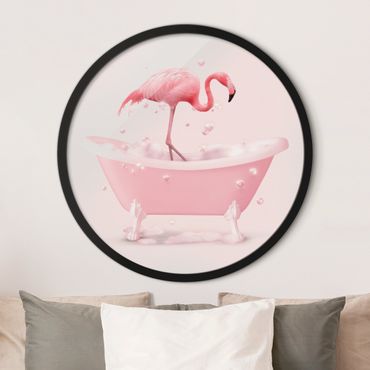 Tableau rond encadré - Bath Tub Flamingo