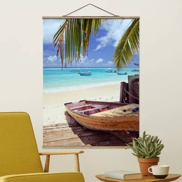 Tableau en tissu avec porte-affiche - Boat Beneath Palm Trees