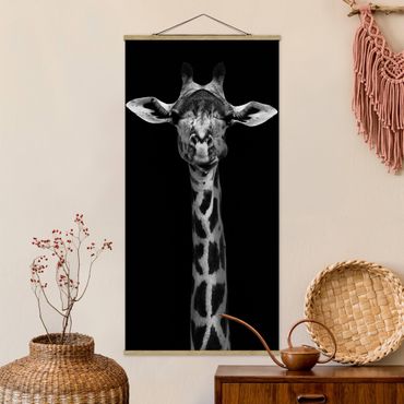 Tableau en tissu avec porte-affiche - Dark Giraffe Portrait