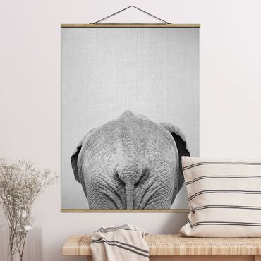 Tableau en tissu avec porte-affiche - Elephant From Behind Black And White - Format portrait 3:4