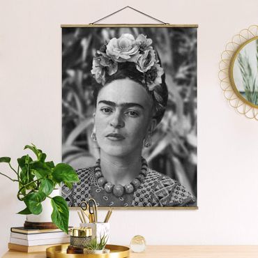 Tableau en tissu avec porte-affiche - Frida Kahlo Photograph Portrait With Flower Crown - Format portrait 3:4