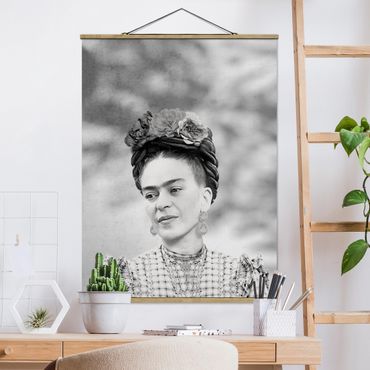 Tableau en tissu avec porte-affiche - Frida Kahlo Portrait  - Format portrait 3:4