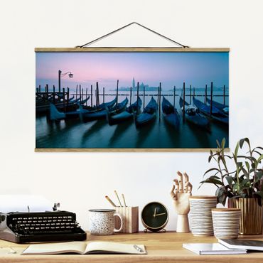 Tableau en tissu avec porte-affiche - Gondola in Venice At Sunset