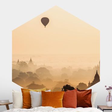 Papier peint hexagonal autocollant avec dessins - Hot Air Balloon In Fog