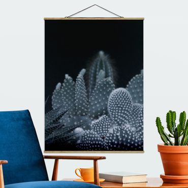Tableau en tissu avec porte-affiche - Familiy Of Cacti At Night - Format portrait 3:4