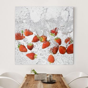 Impression sur toile - Fresh Strawberries In Water