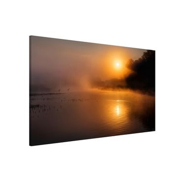 Tableau magnétique - Sunrise on the lake with deers in the fog