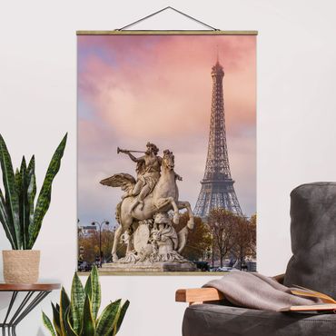 Tableau en tissu avec porte-affiche - Statue Of Horseman In Front Of Eiffel Tower
