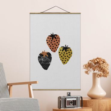 Tableau en tissu avec porte-affiche - Scandinavian Strawberries - Format portrait 2:3