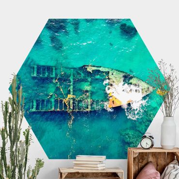Papier peint hexagonal autocollant avec dessins - Top View Ship Wreck In The Ocean