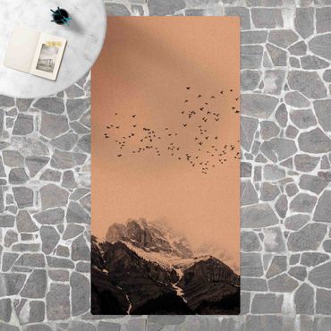 Tapis en liège - Flock Of Birds In Front Of Mountains Black And White - Format portrait 1:2