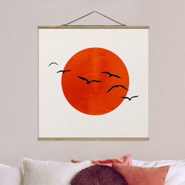 Tableau en tissu avec porte-affiche - Flock Of Birds In Front Of Red Sun I - Carré 1:1