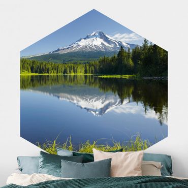 Papier peint hexagonal autocollant avec dessins - Volcano With Water Reflection