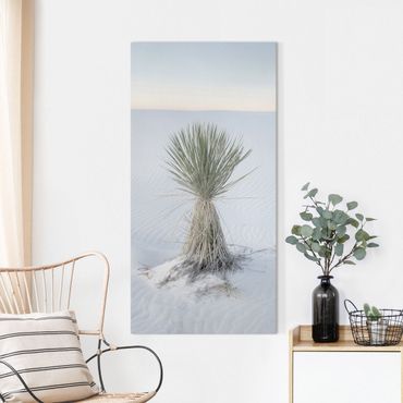 Tableau sur toile - Yucca palm in white sand - Format portrait1:2