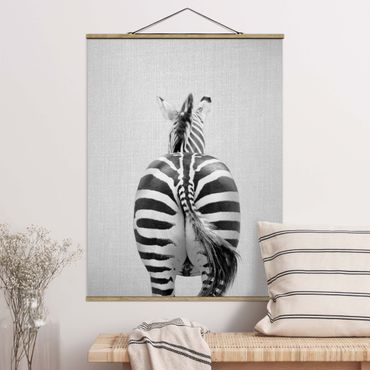 Tableau en tissu avec porte-affiche - Zebra From Behind Black And White - Format portrait 3:4