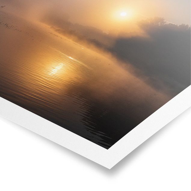 Poster paysage Lever de soleil sur le lac avec des cerfs dans le brouillard