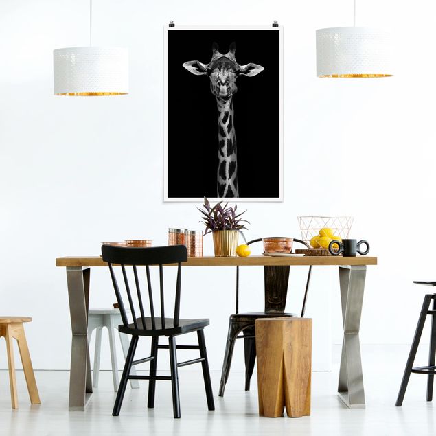 Posters en noir et blanc Portrait de girafe sombre