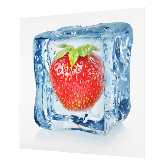 Fond de hotte - Strawberry in ice cube