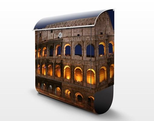 Boite aux lettres - Colosseum in Rome at night