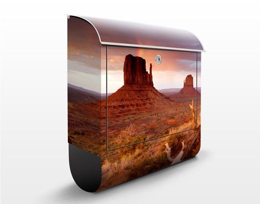 Boites aux lettres avec paysage Monument Valley au coucher du soleil