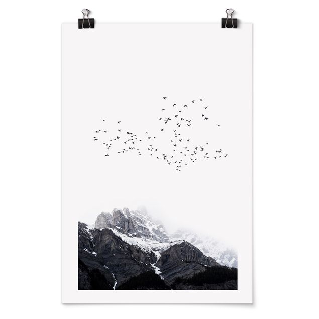 Posters en noir et blanc Volée d'oiseaux devant des montagnes noir et blanc