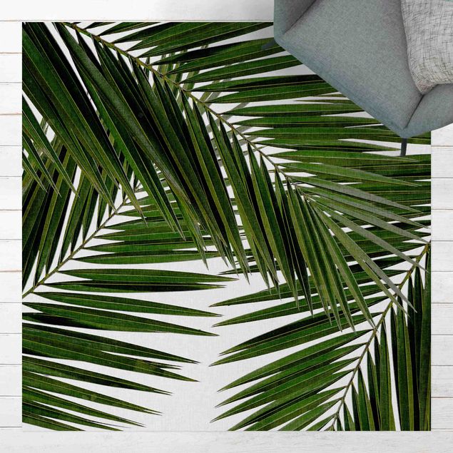 tapis extérieur Vue à travers des feuilles de palmier vertes