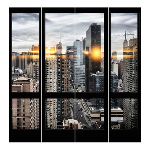 Panneaux coulissants Fenêtres donnant sur New York avec reflet du soleil