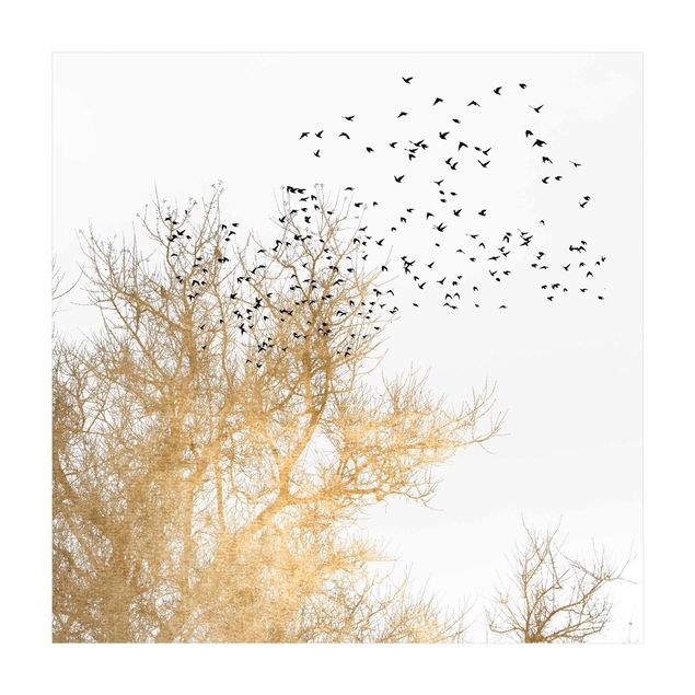 tapis forêt Foule d'oiseaux devant un arbre doré