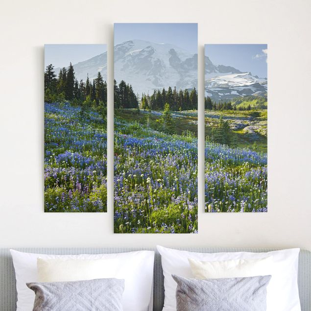 Déco murale cuisine Mountain Meadow With Blue Flowers in Front of Mt. Rainier