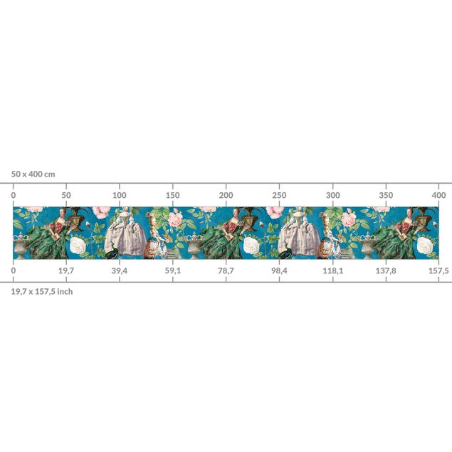 Revêtement mural cuisine Robe opulente dans un jardin de roses, sur fond bleu
