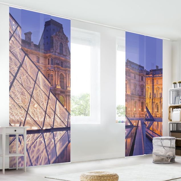 Panneaux coulissants avec architecture et skyline Louvre Paris At Night