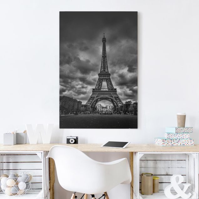 Tableaux Paris Tour Eiffel devant des nuages en noir et blanc