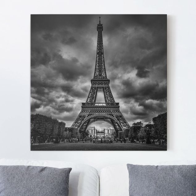 Déco mur cuisine Tour Eiffel devant des nuages en noir et blanc