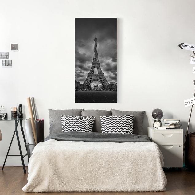 Tableau toile Paris Tour Eiffel devant des nuages en noir et blanc