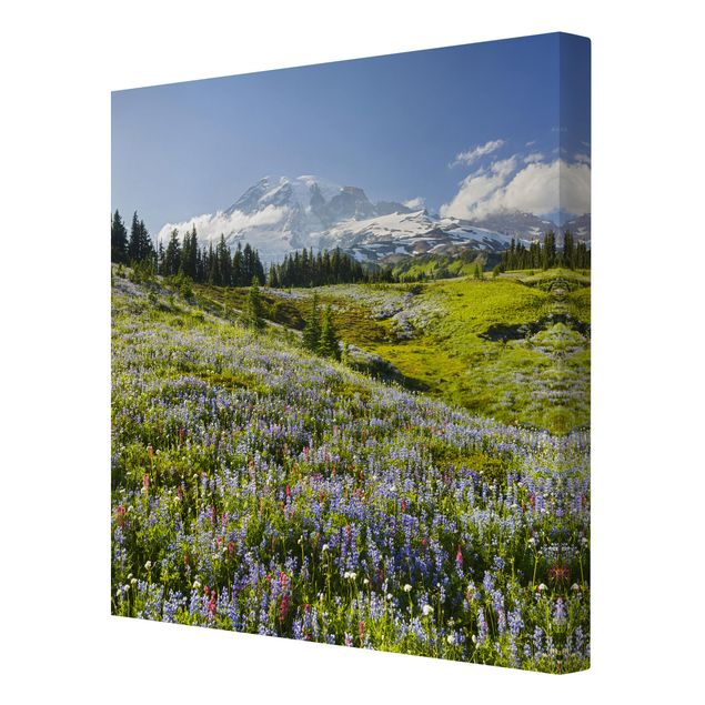 Tableau moderne Mountain Meadow With Red Flowers in Front of Mt. Rainier