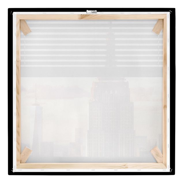 Tableaux muraux Vue d'une fenêtre avec rideau - Empire State Building New York